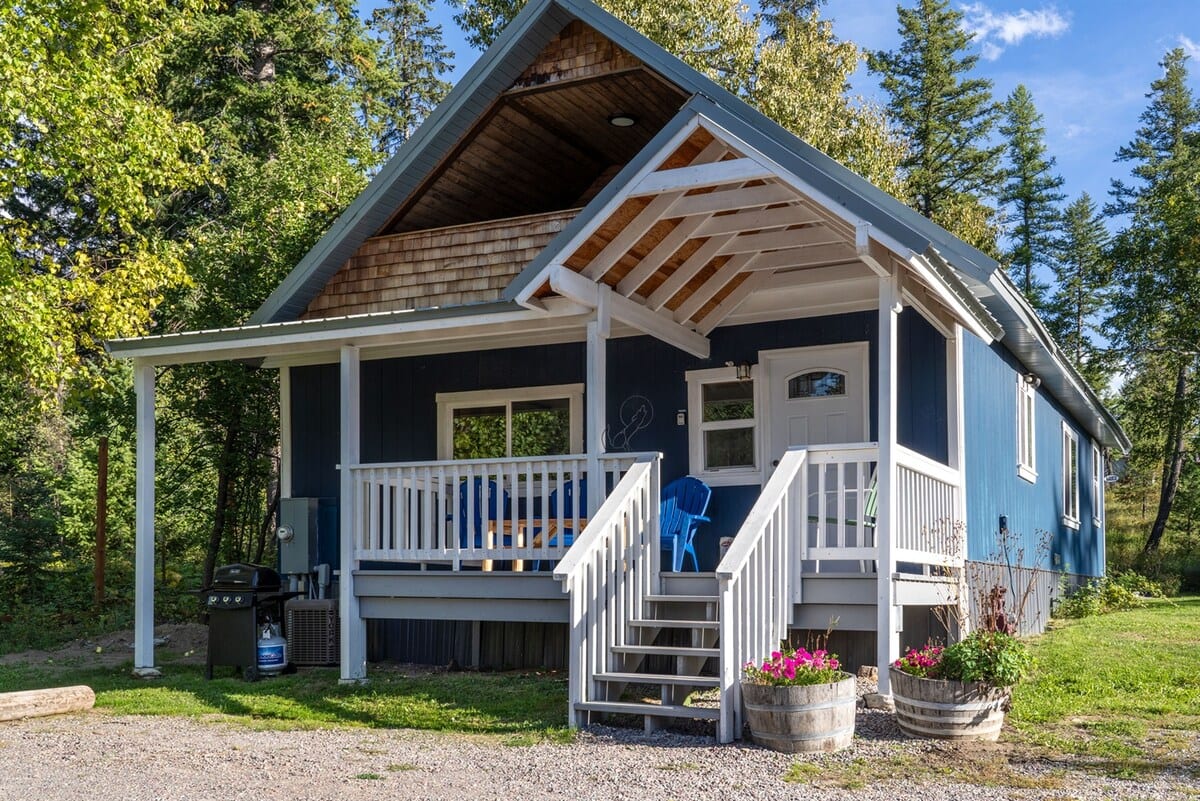 Blue Cabin Lower at Spotted Bear Retreat