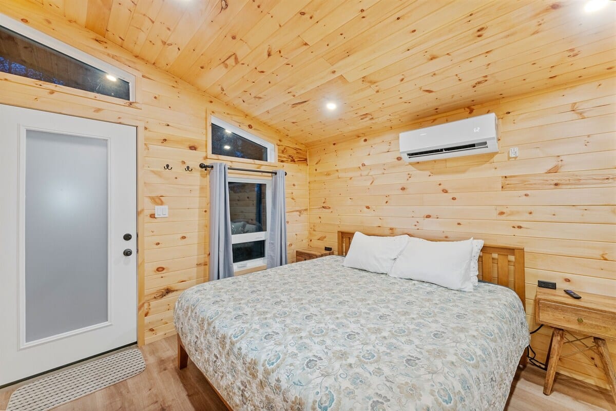 Foxglove Micro Cabin photo 3